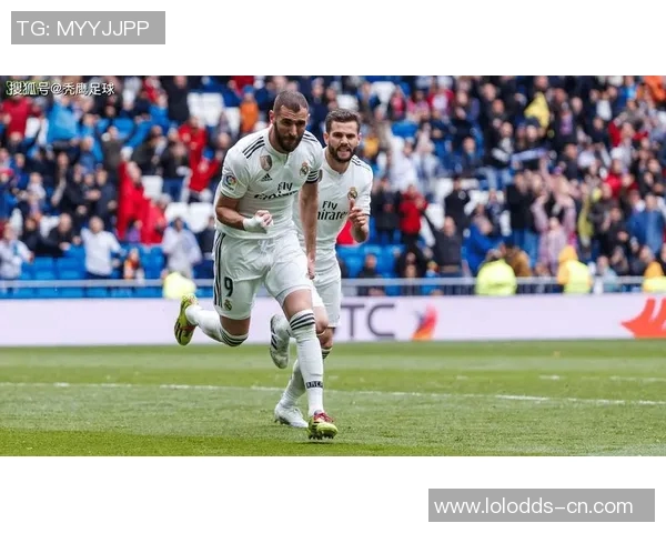 欧联杯激战:里昂与皇马1比1平局乌龙球成比赛转折点分析